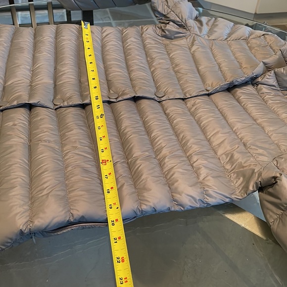 Melbon, lofty packable down, car length coat, fastens with snaps,fits 8 -10.EUC. - Picture 8 of 12